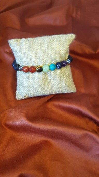Bracelet "7 chakras et pierre de lave"